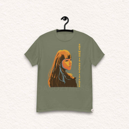 A military color t-shirt featuring an  illustration of a woman and the quote, She who is brave is free, inspired by Seneca. The design reflects strength and elegance, making it perfect for casual and versatile wear.